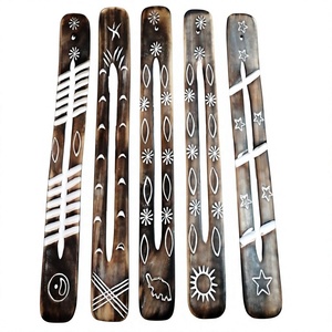 Quemadores de incienso de madera de mango quemada, tallados a mano en India por Laxmans, diseños variados para uso religioso diario, venta al por mayor. - Product Image 1
