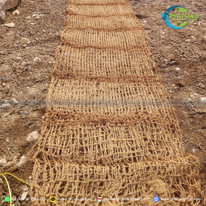 Malla de fibra de coco duradera para control de erosión y estabilización del suelo en áreas de paisajismo y construcción - Product Image 4