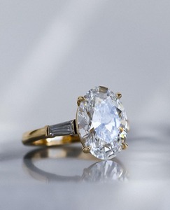 แหวนเพชรทรงรียาว 4.50 กะรัต ทองคำขาว 14K ประดับเพชรทรงบาแกตต์สามเม็ดด้านข้าง แหวนหมั้นสไตล์วินเทจ ของขวัญ - Product Image 6