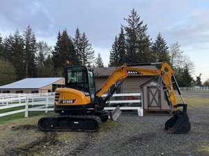 Vente flash : Mini-excavatrice compacte Sany SY50U 5 tonnes, faible consommation de carburant, mouvements flexibles, idéale pour les travaux de rénovation et de terrassement. - Product Image 1