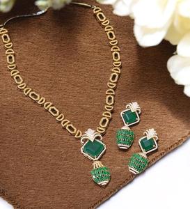 Conjunto de collar de moissanita chapado en oro de alta calidad con aretes, colección para bodas y fiestas para mujeres. - Product Image 2