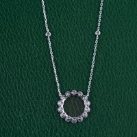 Collier élégant avec pendentif rond en diamant de laboratoire, serti de pierres étincelantes, design minimaliste de bijoux de luxe pour femmes