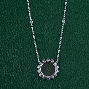 Elegante Collar con Colgante Circular de Diamante Cultivado en Laboratorio con Engaste de Piedras Brillantes, Diseño de Joyería Minimalista de Lujo para Mujer - Product Image 3