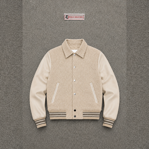 Blouson universitaire moderne de style Letterman en laine douce, couleur beige premium, col rabattu, coupe droite, pour un look décontracté d'automne - Product Image 5