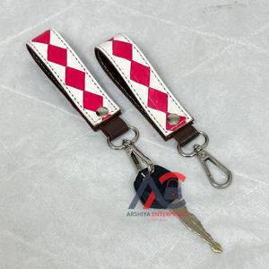 Porte-clés en cuir véritable à carreaux de qualité supérieure, fait main, avec motif Argyle, nouveau, durable, personnalisé, pour hommes et femmes - Product Image 1