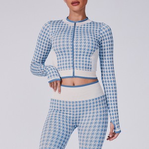 Ensemble 2 pièces de vêtements de sport ajustés et extensibles pour yoga et gym : Soutien-gorge de sport court à imprimé vichy personnalisé et Leggings taille haute - Product Image 1