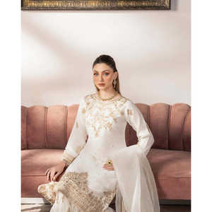 Bel ensemble haut-bas et Dupatta pour femmes avec travail de séquence de broderie lourde - Product Image 3