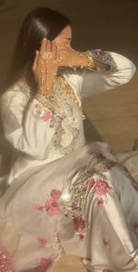 Conjunto de 3 piezas de satén japonés premium: top, salwar y dupatta con bordado de lentejuelas, 2.30 m de organza de seda, ropa étnica lista para usar. - Product Image 5