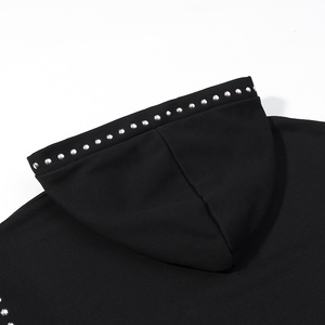 Sweat-shirt à capuche noir pour femme, coupe oversize, épaules tombantes, décoration rivets, en coton tricoté, pour l'automne - Product Image 5