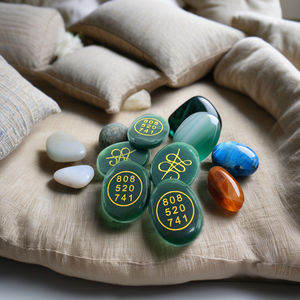 แกะสลักเหรียญสัญลักษณ์ Zibu สีเขียวธรรมชาติหยกขัดเงาหินอัญมณีการรักษาฮวงจุ้ยพลังงานความรักรูปปั้นแกะสลักเพื่อความสมดุลทางจิตวิญญาณ - Product Image 4