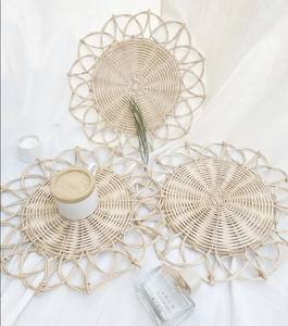 Manteles individuales sostenibles tejidos de ratán de bambú de Color Natural vietnamita 100%, posavasos hechos a mano y almohadillas para cuencos para uso doméstico y de mesa - Product Image 1