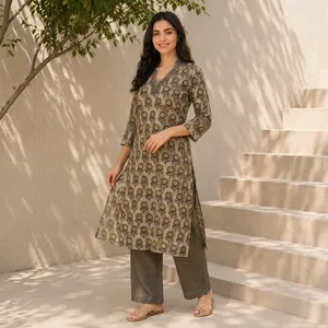 Kurti beige à imprimé floral pour femmes, col en V, manches trois quarts, coupe droite, tunique ethnique, décontractée, confortable, à porter au quotidien - Product Image 4