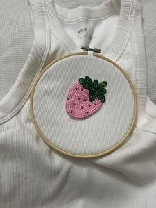 Camiseta de una pieza de cristal para mujer, elegante y sostenible, con cuentas deslumbrantes y diseño hueco, ideal para bautizo o aniversario. - Product Image 3