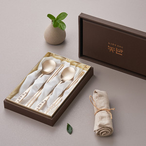Ensemble de cuillères et de baguettes coréennes traditionnelles NOBBAN à motif de fleurs de prunier pour cadeaux touristiques, vaisselle culturelle du patrimoine royal - Product Image 5