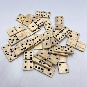 Jeu de dominos double six en os sculpté, fait main, écologique, de qualité supérieure, tuiles de dominos traditionnelles - Product Image 1