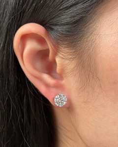 Boucles d'oreilles clous solitaires minimalistes en or massif 14 carats avec diamant de laboratoire rond de 5 carats, serti 6 griffes, pour usage quotidien ou mariage, par le fabricant - Product Image 6