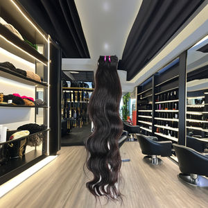 Vente en gros de paquets de cheveux ondulés alignés avec des cuticules indiennes vierges de qualité supérieure - Product Image 1