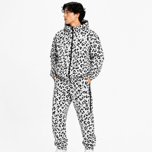 Ensemble de survêtement léger en nylon pour homme avec veste zippée à capuche et pantalon de jogging, imprimé léopard personnalisé par sublimation, style streetwear - Product Image 3