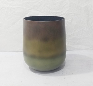 Maceta marrón redonda con textura martillada, acabado vintage, decorativa, para plantas de interior y exterior, duradera y resistente al óxido. - Product Image 3