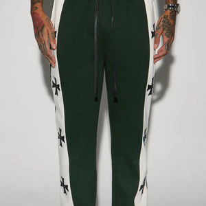 Pantalon de jogging décontracté pour homme vert avec bande latérale blanche et motif croisé noir, taille élastique et cordon de serrage - Product Image 2