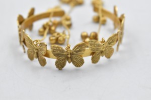 Bracelet de main papillon en laiton plaqué or Hathphool, bijou de poignet perlé floral pour femme, idéal pour les soirées - Product Image 5