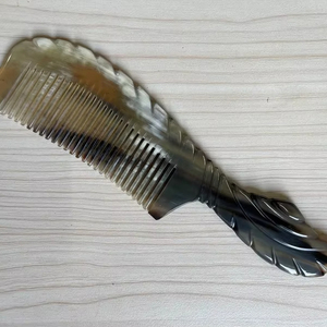 Brosse à cheveux artisanale en corne de buffle noire incrustée d'ormeau, accessoire de mode durable, outil de coiffure de luxe fait main, ArtisanVibe - Product Image 1