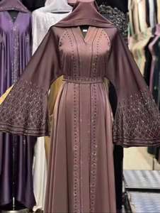 Nouvelle Collection Printemps 2026 : Abaya Traditionnelle Islamique Bleue Magnifique pour Femme – Manches Longues, Longueur Cheville, Respirante, Style Saoudien - Product Image 4