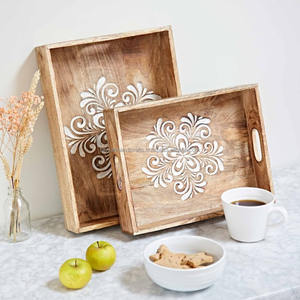 Plateau en bois personnalisé avec pieds antidérapants pour servir des plats lourds et des tartinades d'Inde - Product Image 1