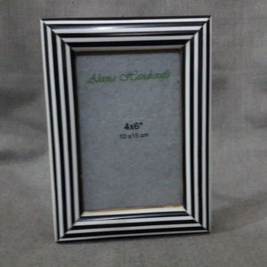 Cadre photo en bois artisanal avec incrustation de résine, découpe personnalisée, impression de haute qualité, cadres en bois en vente - Product Image 1