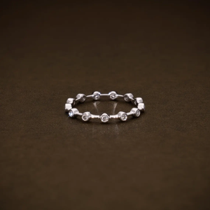 Elegante Anillo de Diamantes Cultivados en Laboratorio con Engaste de Bisel, Banda Eterna, Diamantes Redondos Brillantes, Certificado VVS2, para Mujer, Joyería Fina - Product Image 1