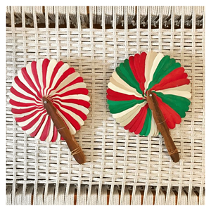 Éventail coloré en feuilles de palmier, fabriqué à partir de feuilles de palmier tissées et de bois de coco, pour un refroidissement portable et une décoration culturelle, Vietnam. - Product Image 3