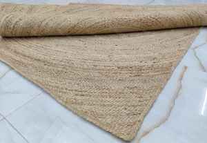 พรมปูพื้นทรงกลมทำมือจากปอกระเจา ลายขอบขาวดำ สไตล์โบโฮ ทำจากเส้นใยธรรมชาติถักด้วยมือ เหมาะสำหรับตกแต่งห้องนั่งเล่นสไตล์ฟาร์มเฮาส์ - Product Image 4