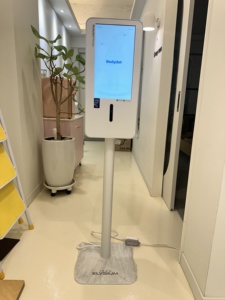 เครื่องวิเคราะห์ร่างกายอัจฉริยะ Bodydot BDF1000 พร้อมระบบ AI ตรวจสอบสุขภาพ โครงอะลูมิเนียมอัลลอยด์ที่ยืดหยุ่น ไม่สามารถพับได้ ติดตามร่างกายแบบเต็มรูปแบบ - Product Image 1