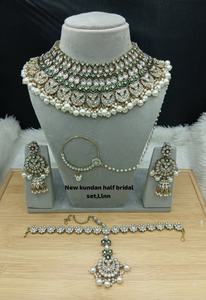 Parure de bijoux de luxe vintage certifiée en cuivre plaqué rhodium et zircon, comprenant un collier ras-du-cou, des boucles d'oreilles et un Maang Tikka, style ethnique indien pour mariée - Product Image 2