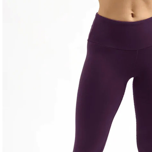 Leggings de yoga pour femmes à taille haute sans couture, effet push-up, avec logo personnalisé, en spandex/nylon écologique, séchage rapide, pour le sport et l'entraînement - Product Image 4