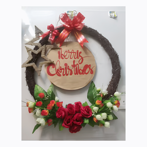 Guirlande murale de Noël extérieure en rotin avec pommes de pin, boules décoratives et baies rouges – Fournitures de fêtes écologiques faites à la main - Product Image 3