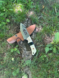 Cuchillo de caza OEM Wirecut de acero de Damasco, tipo Skinner, con mango de hueso, hoja fija, para camping, actividades al aire libre y EDC, con funda de cuero. - Product Image 2