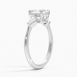 แหวน BOJ รุ่น 0116 ทรง Asscher Cut เงินแท้ 925 ประดับเพชร Luxe Cometa แบบสามเม็ดเดี่ยว น้ำหนัก 2 กะรัต สี D ความสะอาด VVS1 เพชรโมอิสซาไนต์ รับรองโดย GRA - Product Image 2