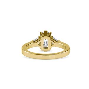 Anillo con centro en forma de esmeralda y dos diamantes moissanita laterales en forma de trillón, un hermoso regalo de San Valentín para tu pareja. - Product Image 6