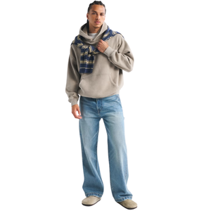 Sweat à capuche beige personnalisé pour homme, logo minimaliste sur la poitrine, streetwear haut de gamme, fabricant de vêtements OEM, fournisseur en gros de marques privées - Product Image 5