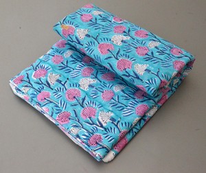 Tela con estampado floral 100% algodón suave y puro de estilo indio para ropa, vestidos, cortinas, ropa de dormir, fundas, sábanas y muchos más. - Product Image 3