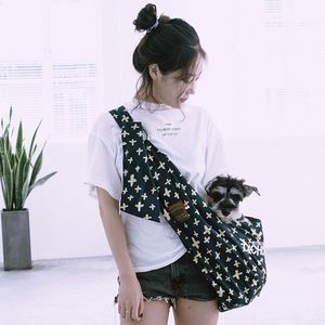 Paw Ease Travel Sling : Sac de transport pour animaux de compagnie, design confortable à porter sur l'épaule pour un transport facile des animaux. - Product Image 5