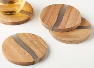 Sous-verres élégants en résine époxy et noyer avec motifs en bois exotiques, idéaux pour la décoration de salle à manger contemporaine, disponibles dans le monde entier. - Product Image 2