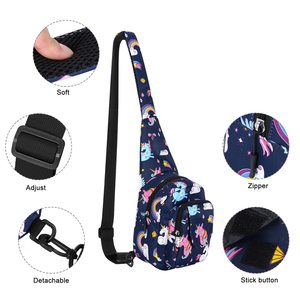 Bolso bandolera impermeable con cierre de cremallera seguro y opciones de personalización de marca. - Product Image 4