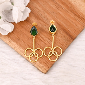 Boucles d'oreilles créoles élégantes en laiton plaqué or, faites à la main, couleur émeraude, pour femmes - Product Image 5