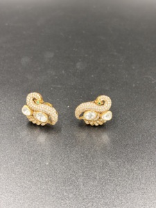 Boucles d'oreilles classiques plaquées or avec micro-incrustations florales pour femmes, motif paon - Product Image 4