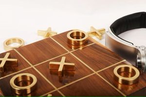 Juego de Mesa Tic Tac Toe de Madera con Piezas de Latón Estampadas en Lámina Dorada, Ecológico, de Lujo, Abstracto, de Estrategia para 2 Jugadores - Product Image 2