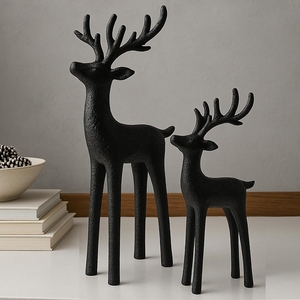 Ensemble de sculptures de cerfs noir mat élégant - Paire de figurines de rennes modernes sur pied pour décoration de table de Noël et de salon - Product Image 1