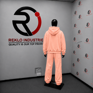 Ensemble de survêtement Peach pour homme, sweat à capuche premium et pantalon de jogging, tenue décontractée streetwear, ensemble deux pièces assorti, style sportif urbain moderne - Product Image 4