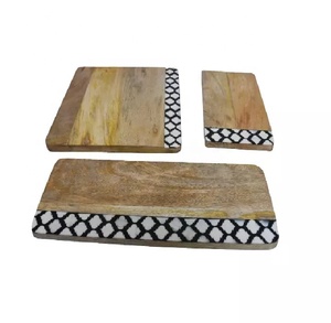 Couverts en bois massif personnalisés, plateau de service décoratif de table, assiette au dernier design à prix plats et assiettes - Product Image 1